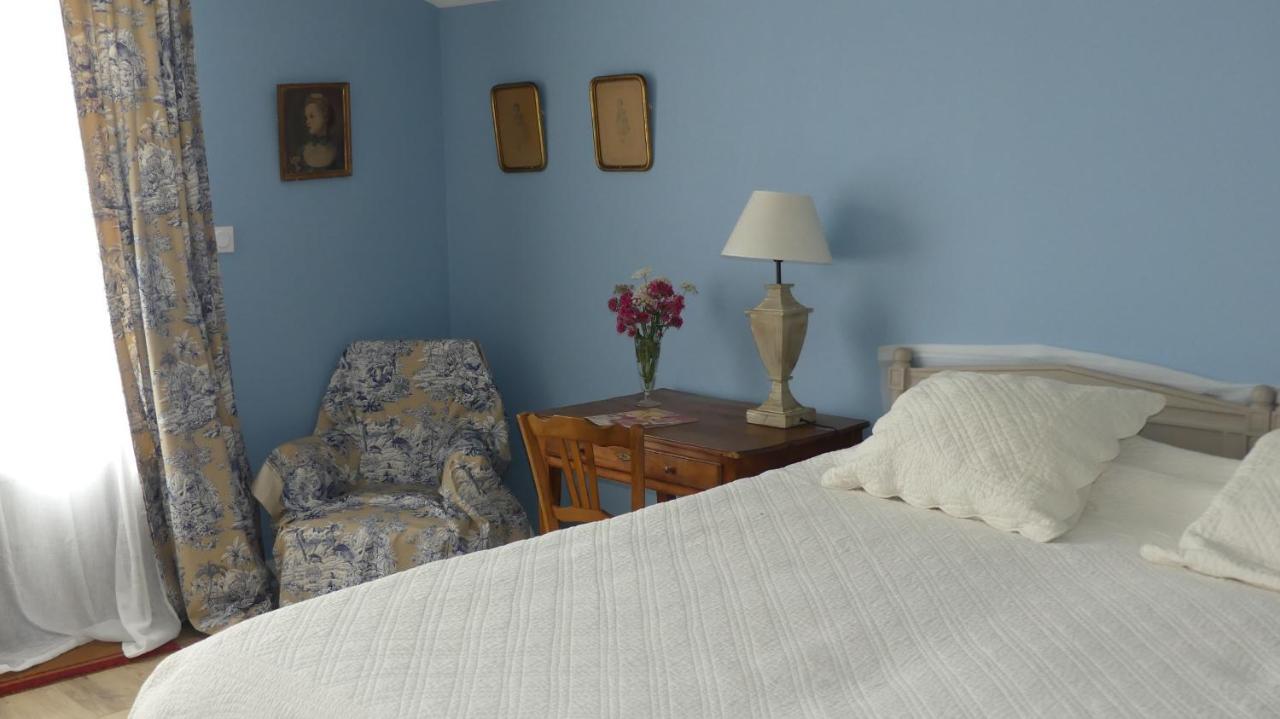 La Petite Lande Bed & Breakfast Menil Exterior photo