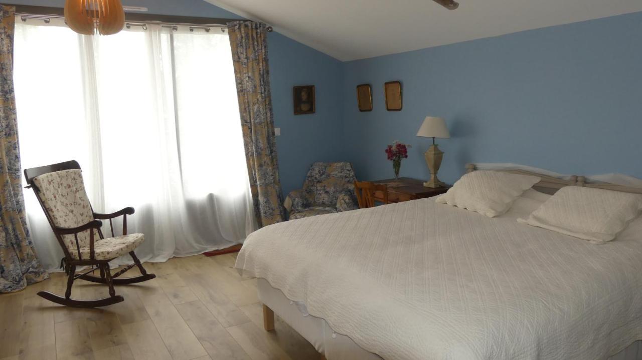 La Petite Lande Bed & Breakfast Menil Exterior photo