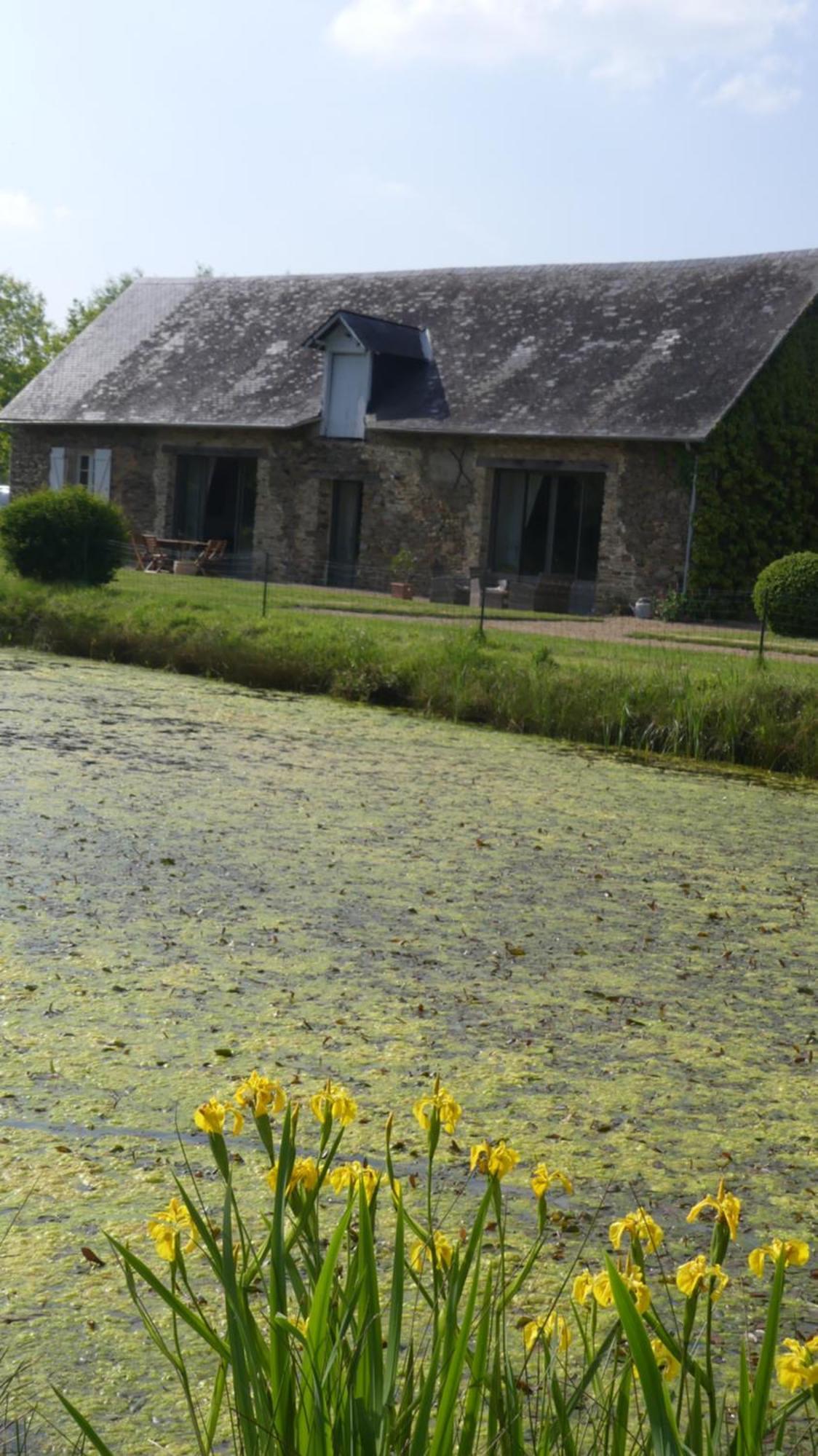 La Petite Lande Bed & Breakfast Menil Exterior photo